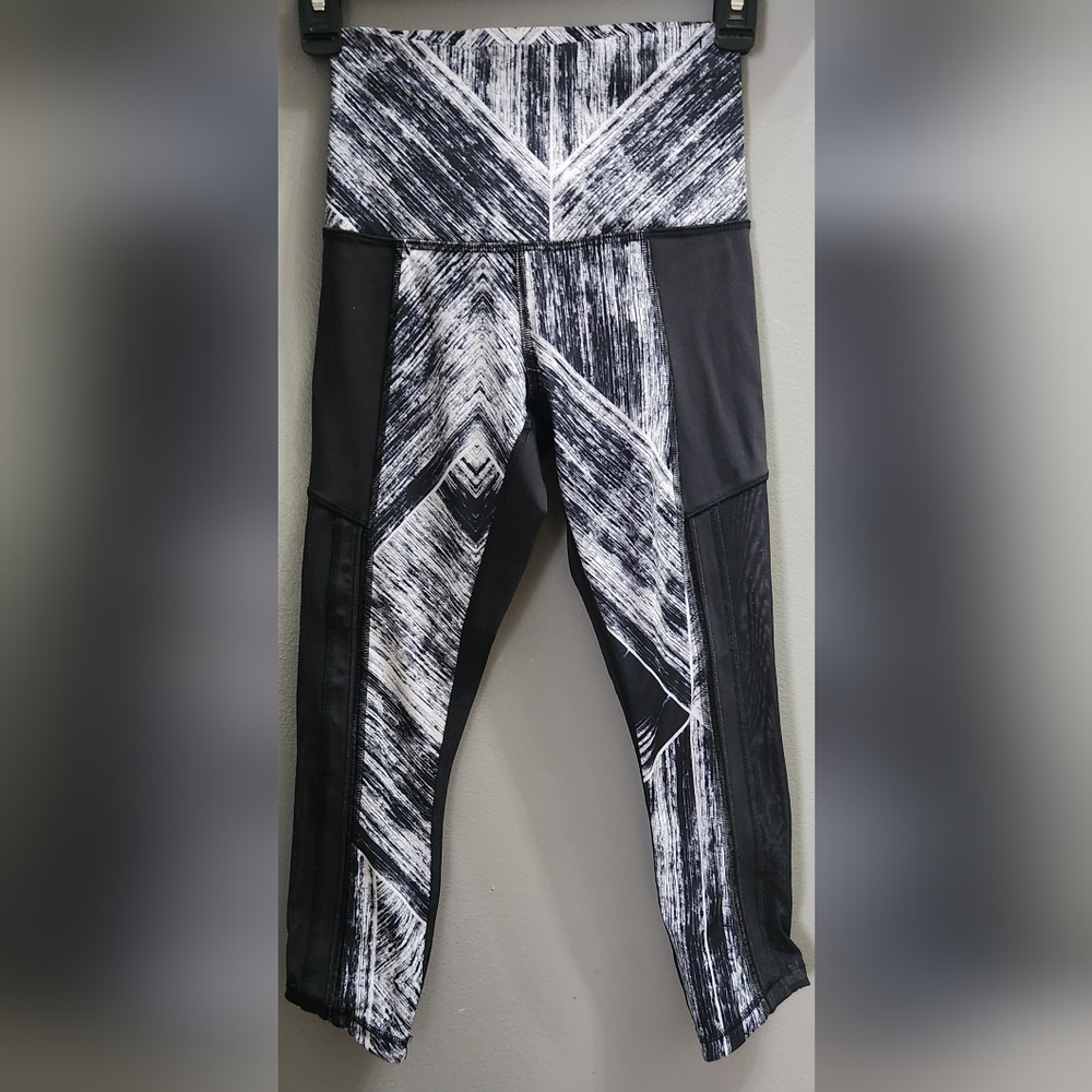 Lululemon Size 2 Cropped Leggings
